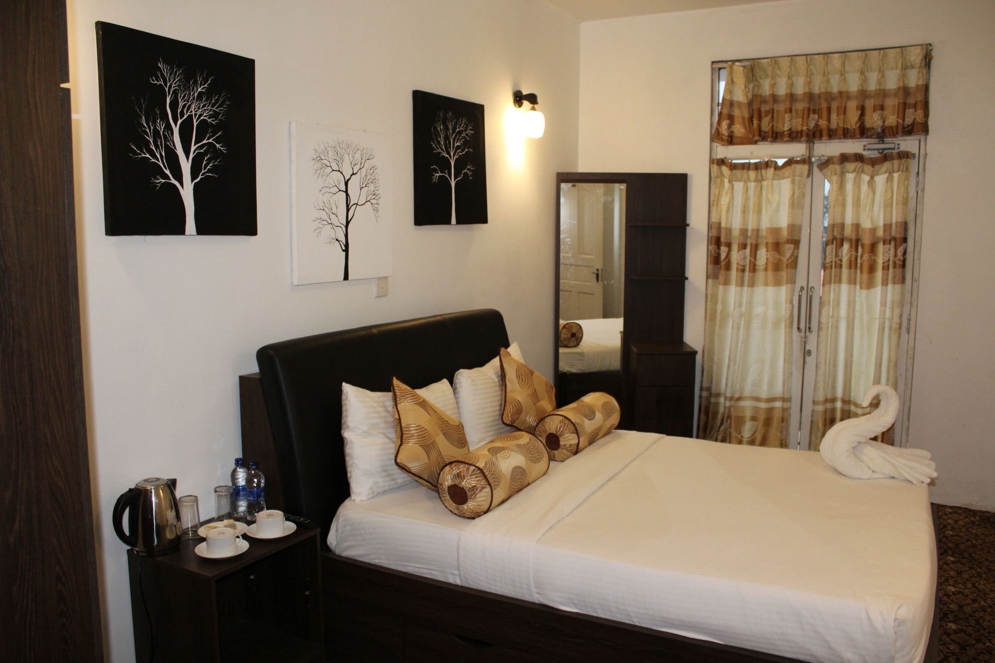 La Cottage Boutique Hotel & Restaurant Нувара-Элия Экстерьер фото